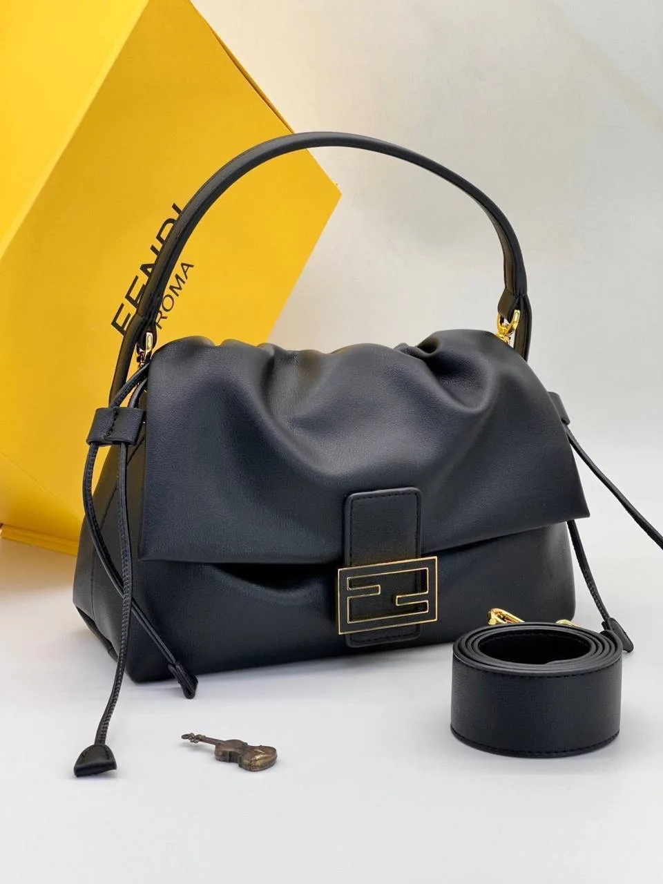 Сумка FENDI из натуральной кожи — фото 2