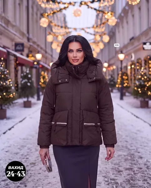 Эта куртка сочетает в себе элегантность, комфорт и защиту от непогоды, для её незаменимой вещью в вашем гардеробе — фото 4