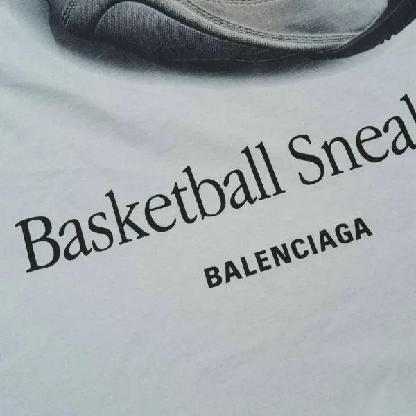 Хлопковая футболка Balenciaga с выразительным принтом — фото 8