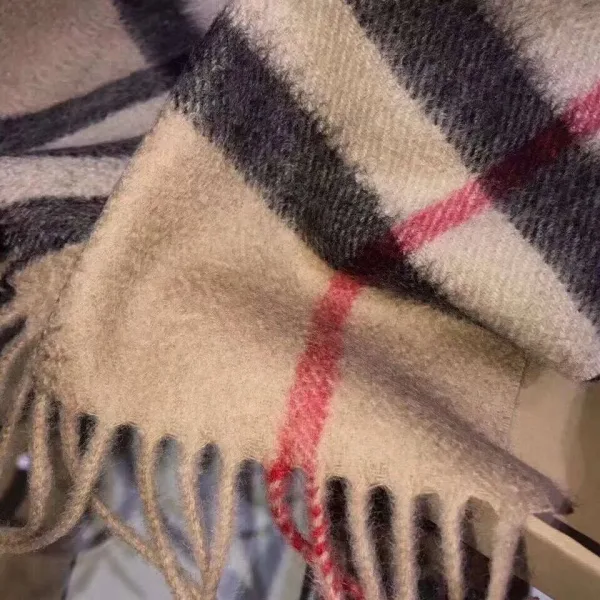 Шарф кашемировый Burberry в английскую клетку — фото 3