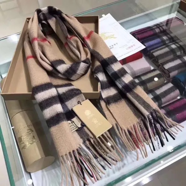 Шарф кашемировый Burberry в английскую клетку — фото 4