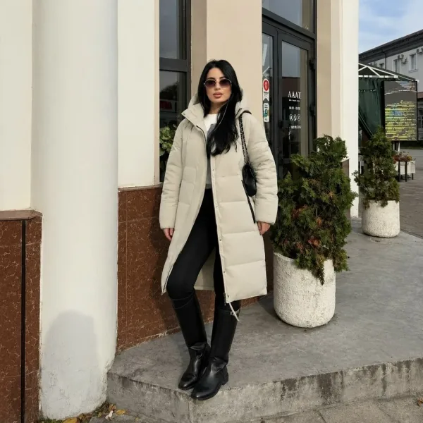 Практичная зимняя куртка из холлофайбера — фото 3