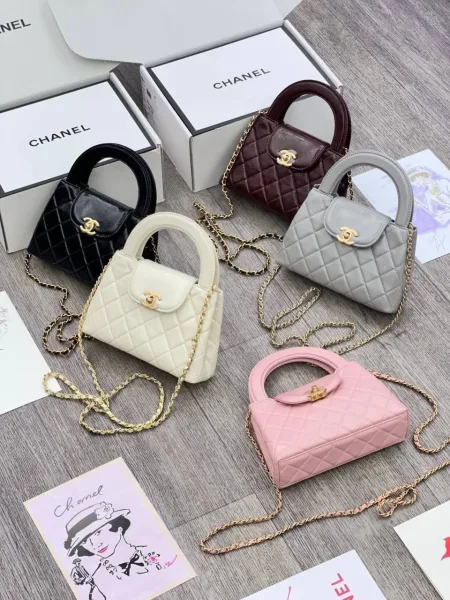 CHANEL Женская сумка из натуральной кожи — фото 10