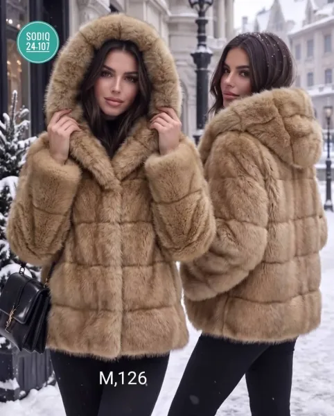 Тёплая и стильная зимняя шуба из экологичного материала — фото 2