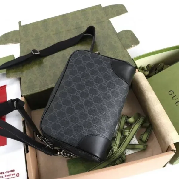 Gucci GG Small Emblem сумка через плечо мужская — фото 5