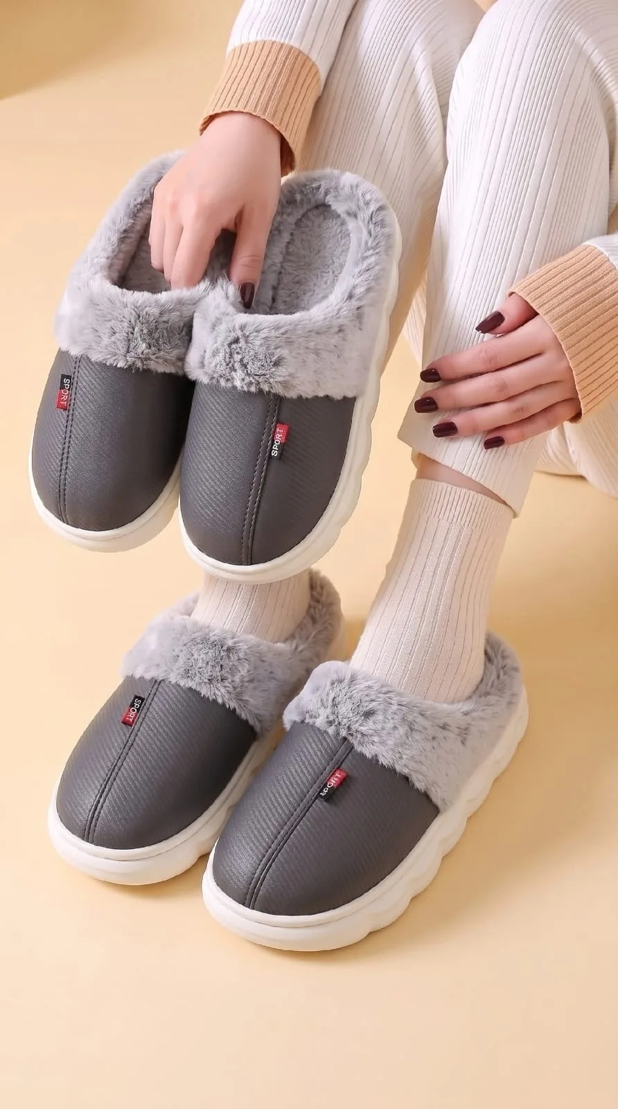 Комфортные домашние тапочки-кроксы из качественного материала — фото 2