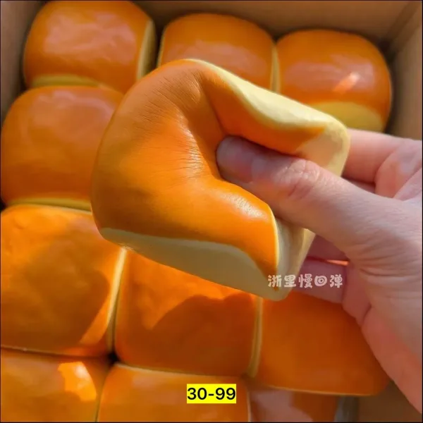 Силиконовая игрушка в форме булочки — фото 11