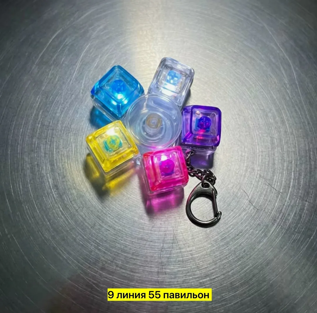 Игрушка из пластика с подсветкой, объединяющая 5 функций в одном — фото 5