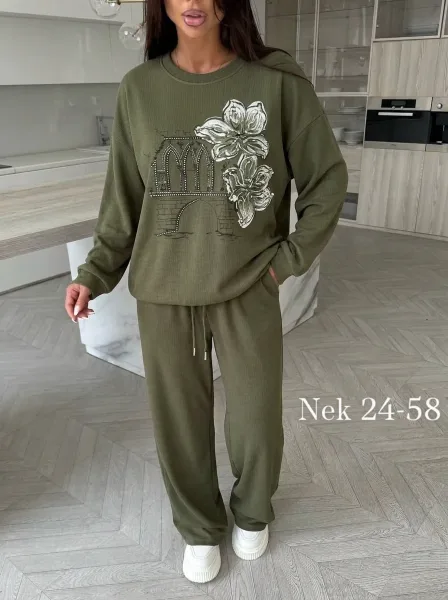 Костюмы-двойки из мягкой ткани варенка — фото 9