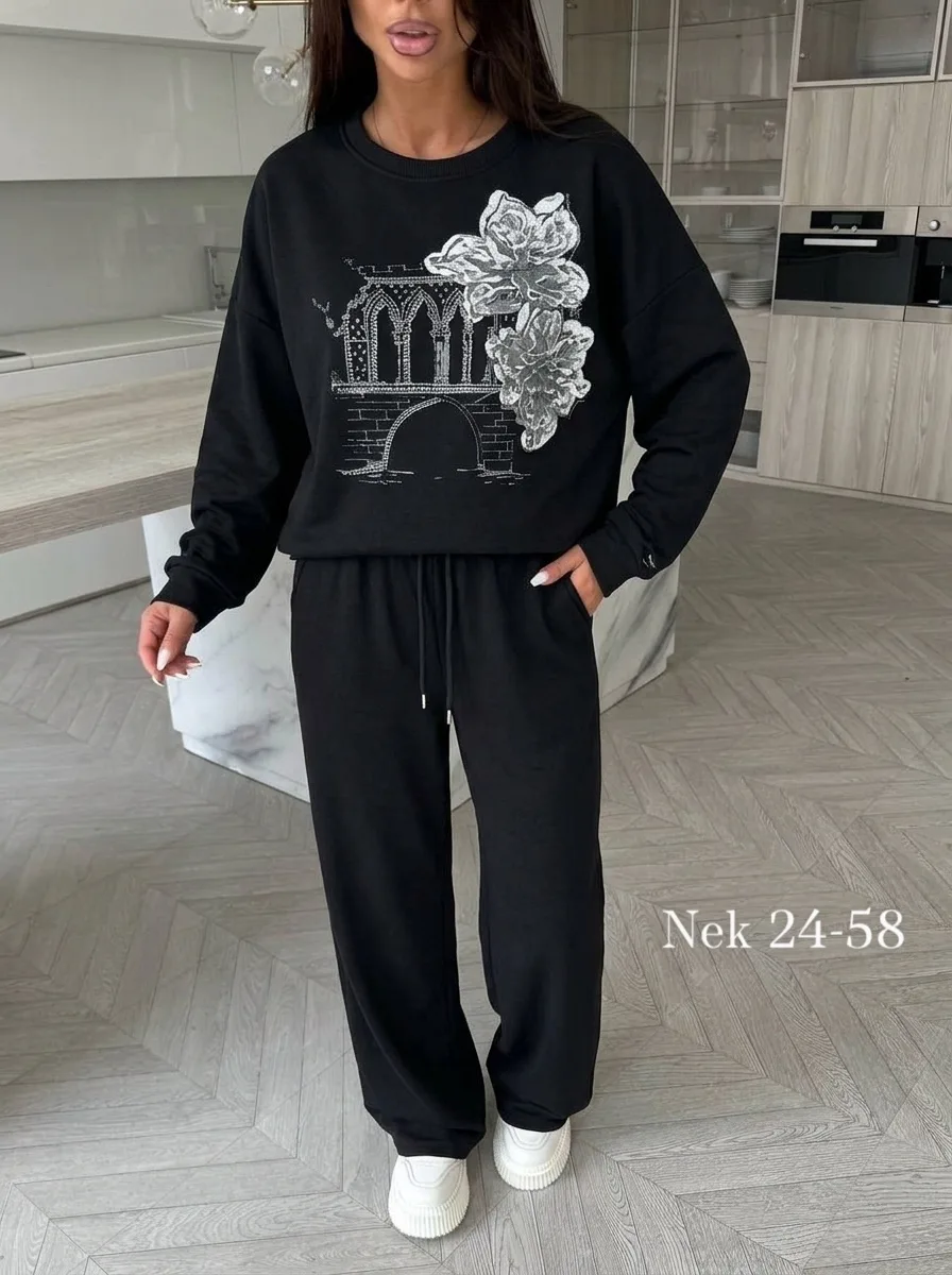 Костюмы-двойки из мягкой ткани варенка — фото 1