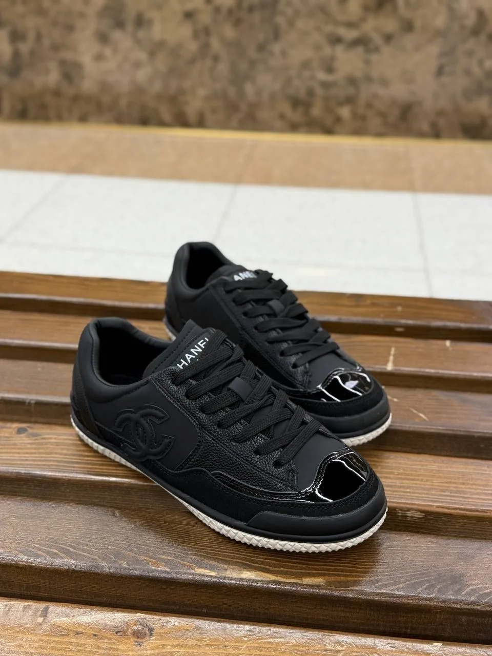 Женские кроссовки из замши — фото 1