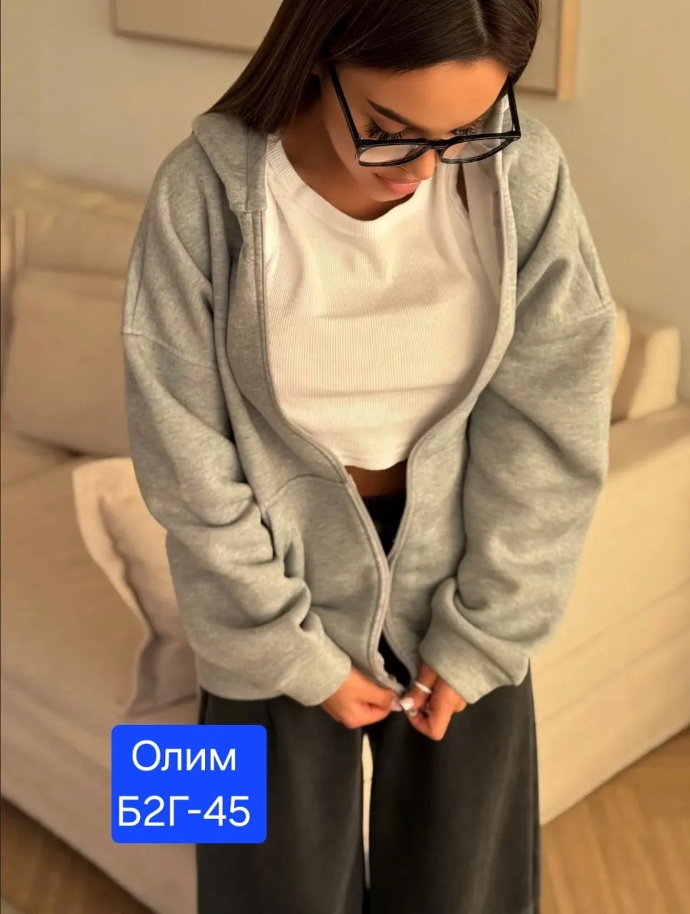 Женский спортивный костюм худи - идеальный вариант красивых нарядов к сезону 2026 — фото 1