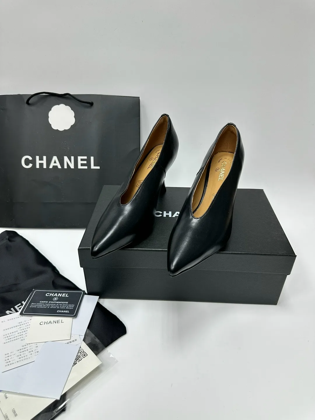 Туфли женские CHANEL, кожа — фото 6