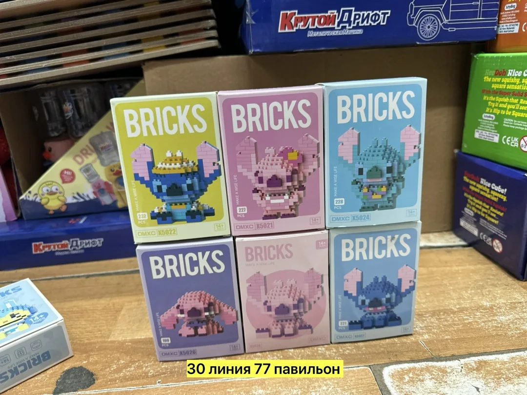 Игрушка из пластика с множеством деталей — фото 1