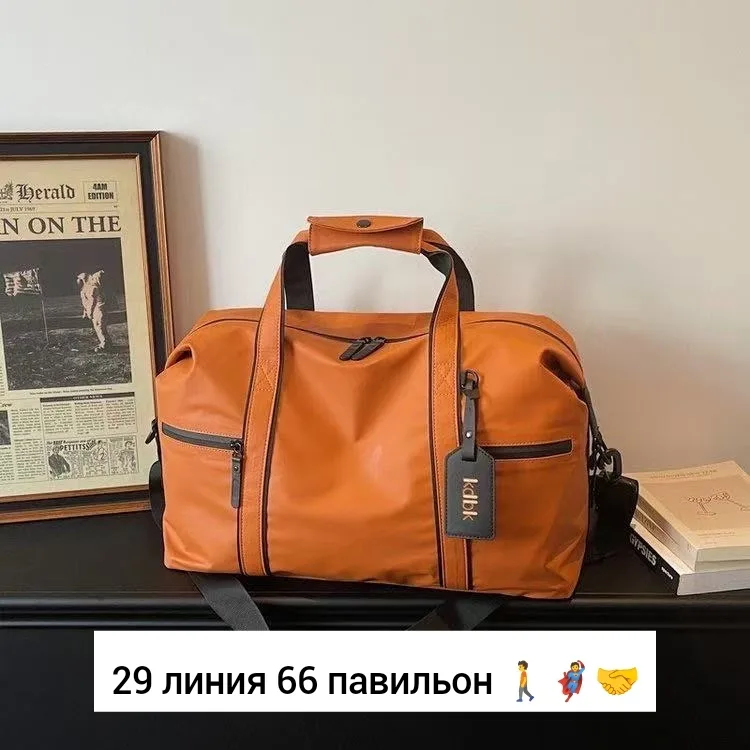 Спортивная сумка из эко-кожи белая — фото 1