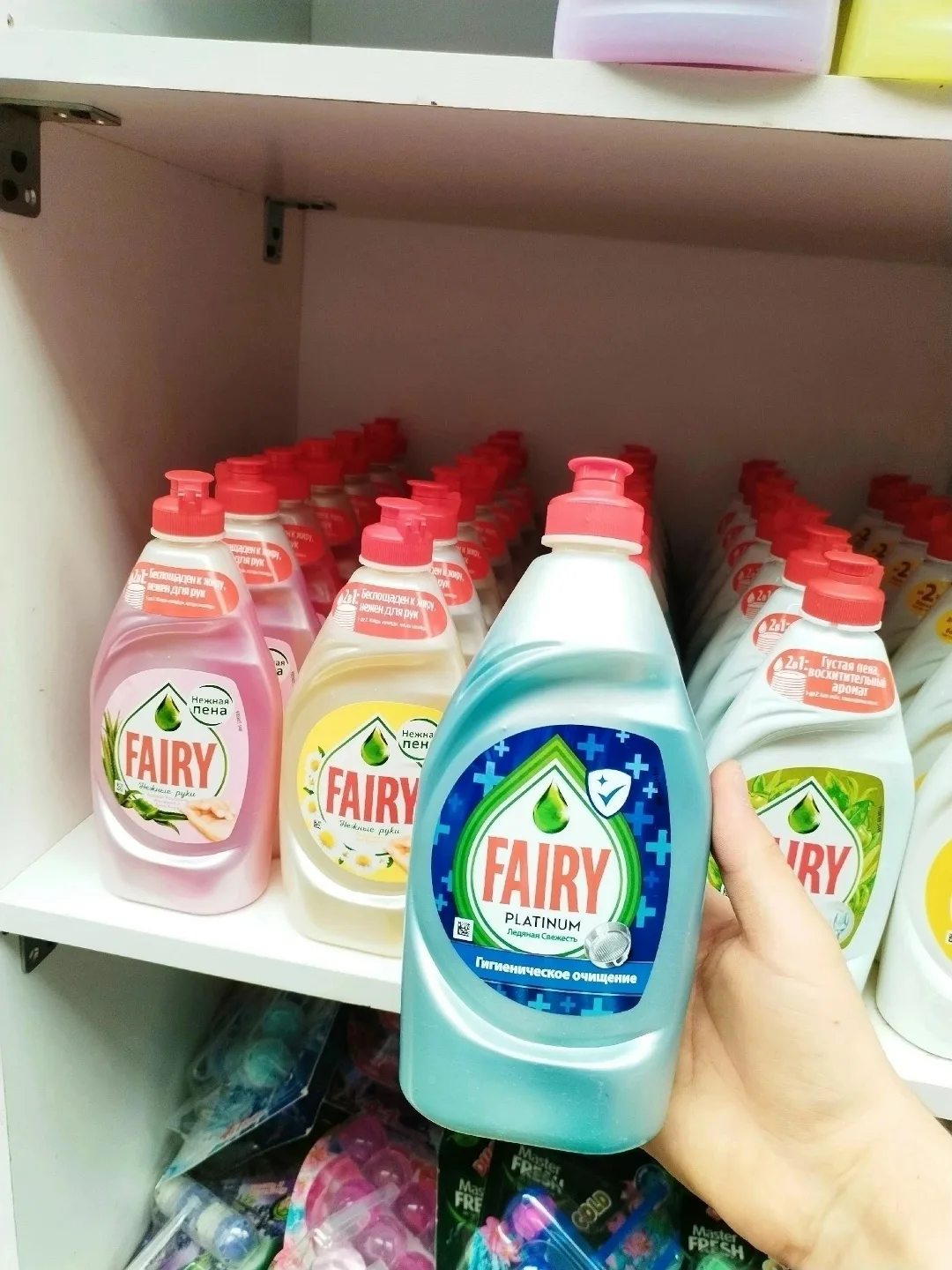 Концентрированная формула Fairy быстро расщепляет жир и обеспечивает идеальную чистоту посуды, в то же время не провоцир — фото 6