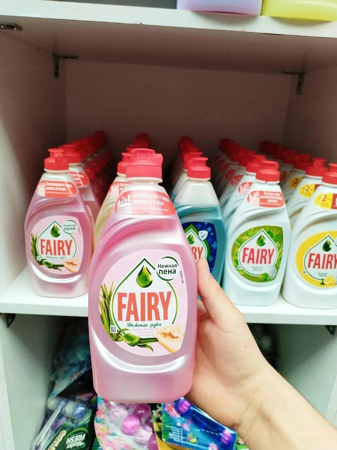 Концентрированная формула Fairy быстро расщепляет жир и обеспечивает идеальную чистоту посуды, в то же время не провоцир — фото 8