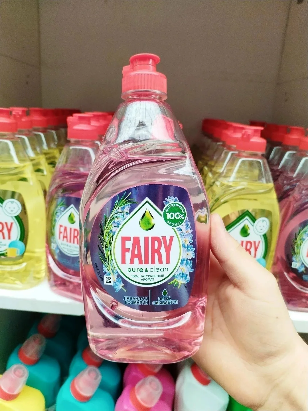 Концентрированная формула Fairy быстро расщепляет жир и обеспечивает идеальную чистоту посуды, в то же время не провоцир — фото 9