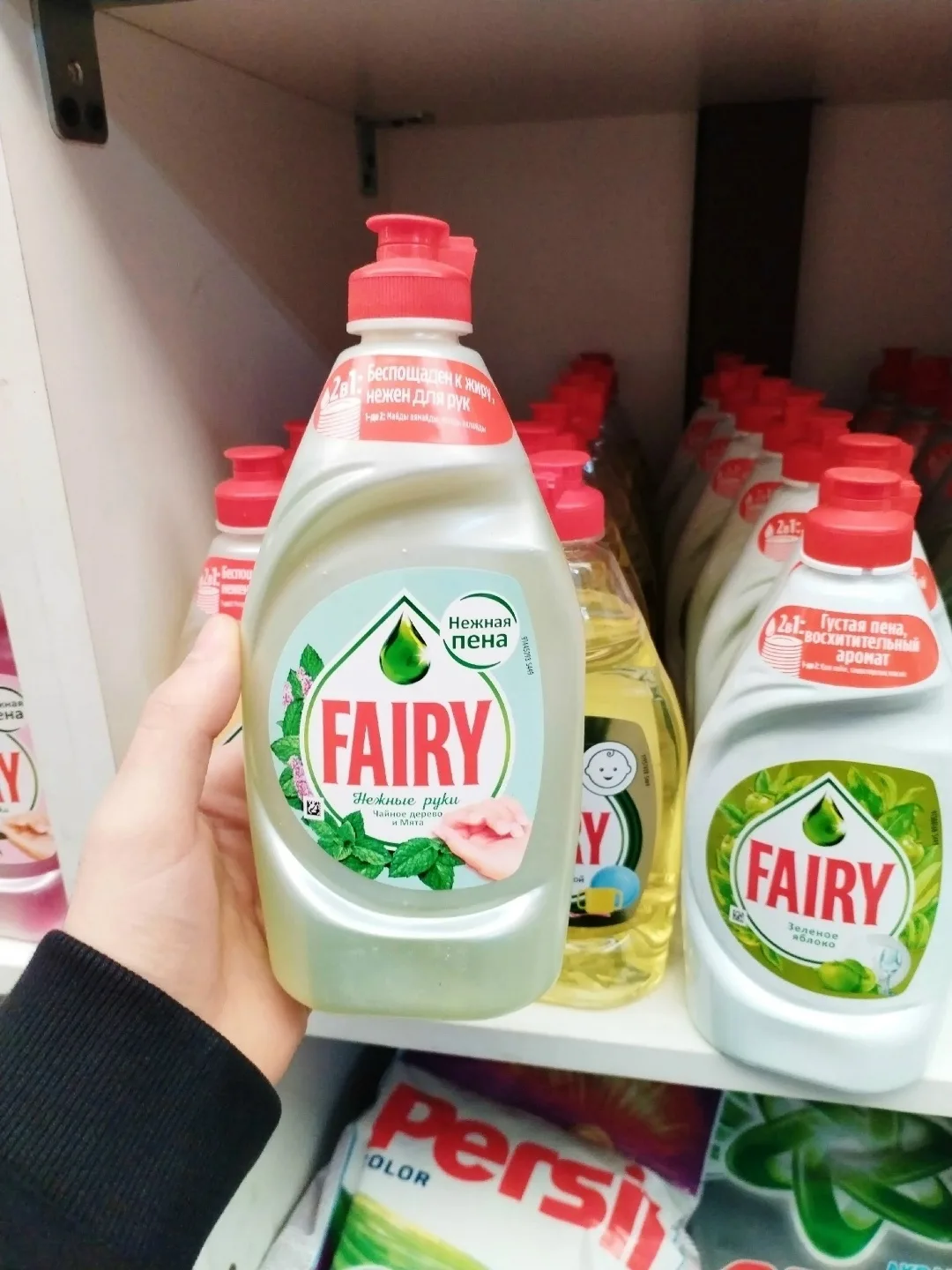 Концентрированная формула Fairy быстро расщепляет жир и обеспечивает идеальную чистоту посуды, в то же время не провоцир — фото 15