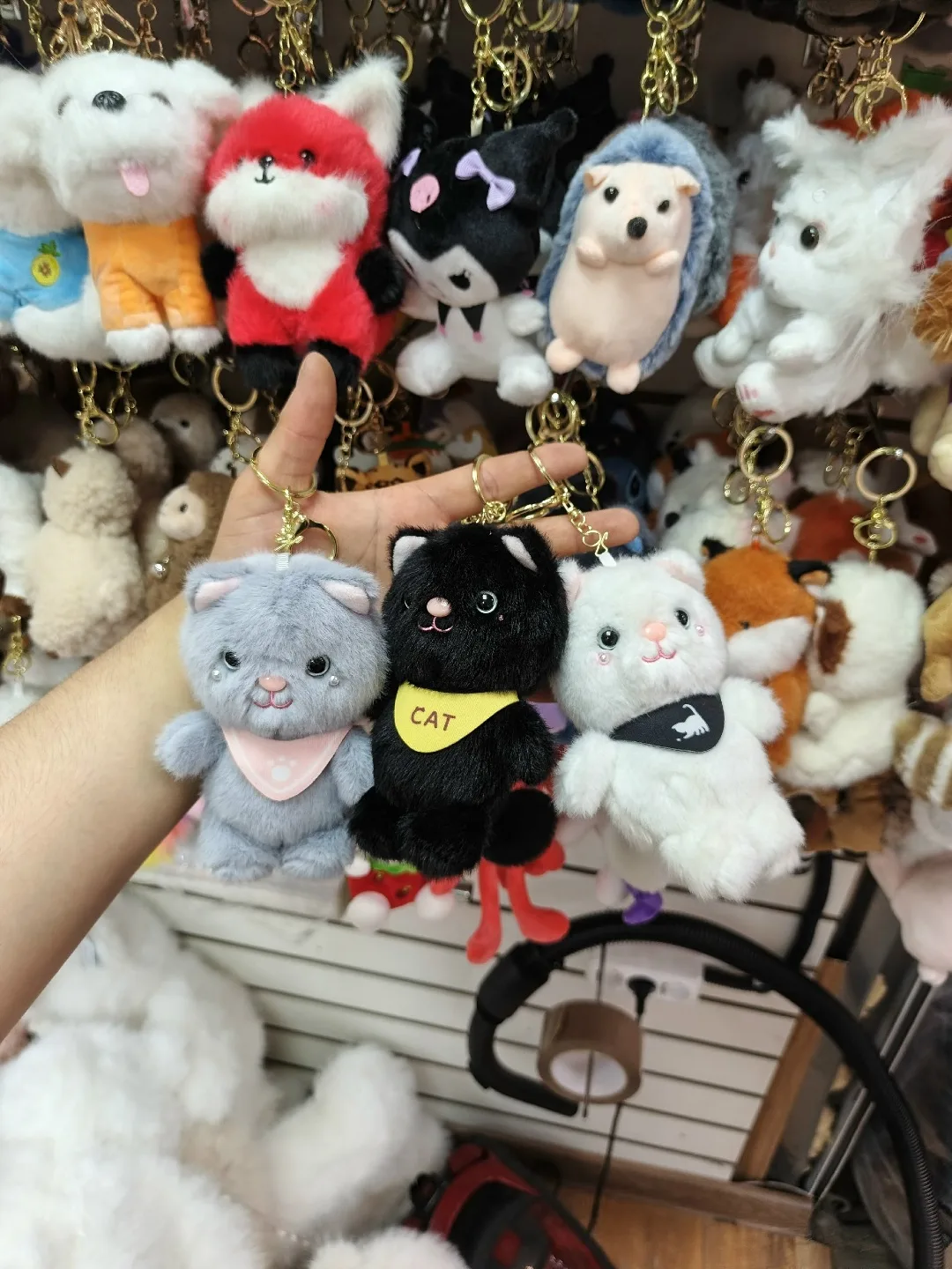 Игрушка Кошка брелок из пластика — фото 4
