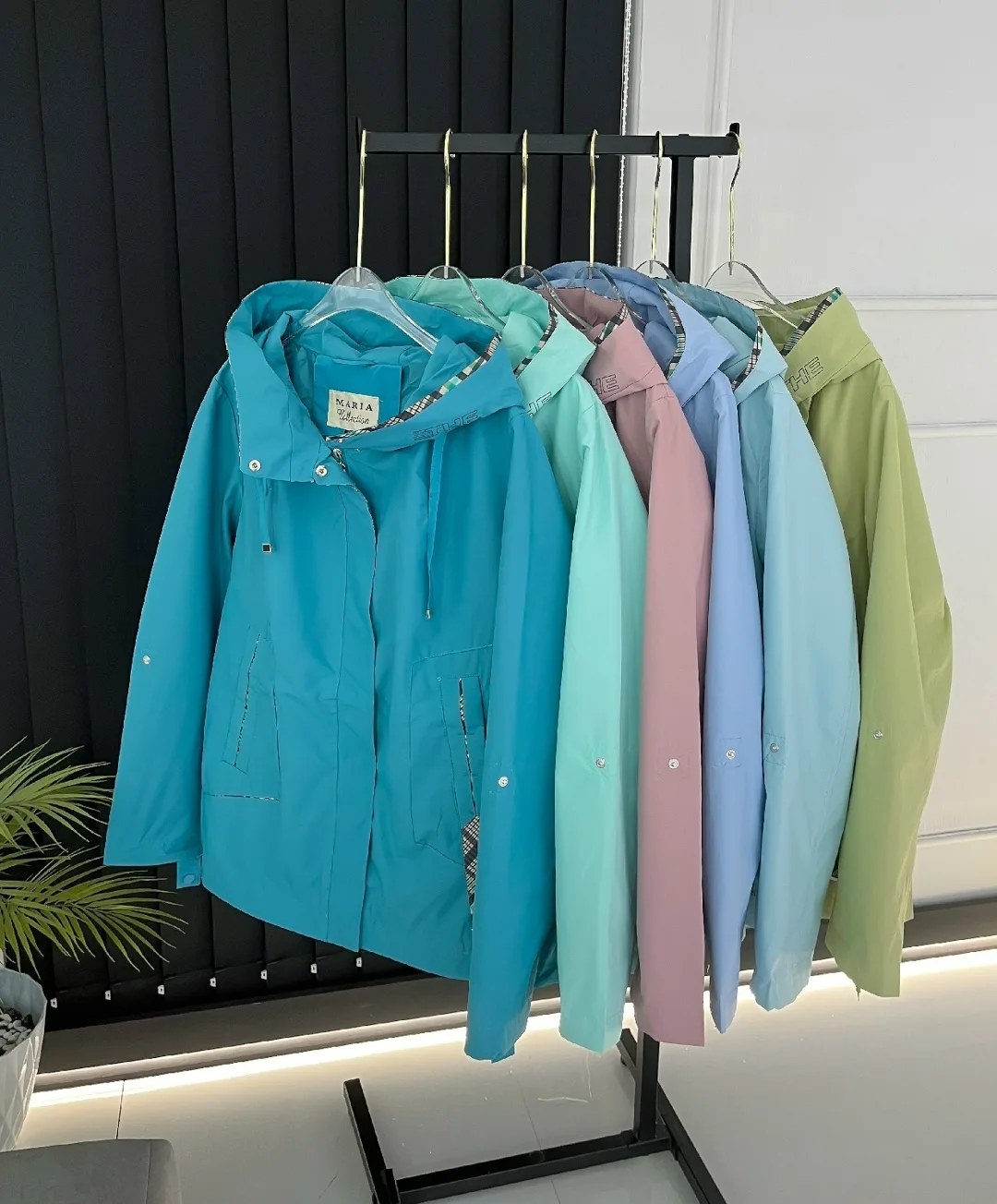 Ветровка из полиэстера с капюшоном, подкладкой — фото 1
