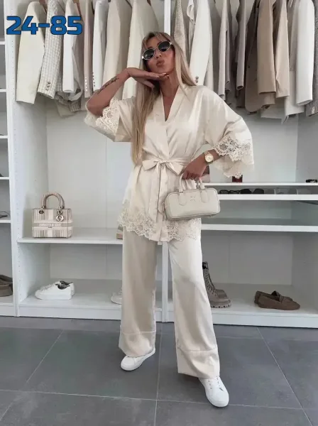 Элегантный костюм из шёлка Armani с изысканным кружевом — фото 2