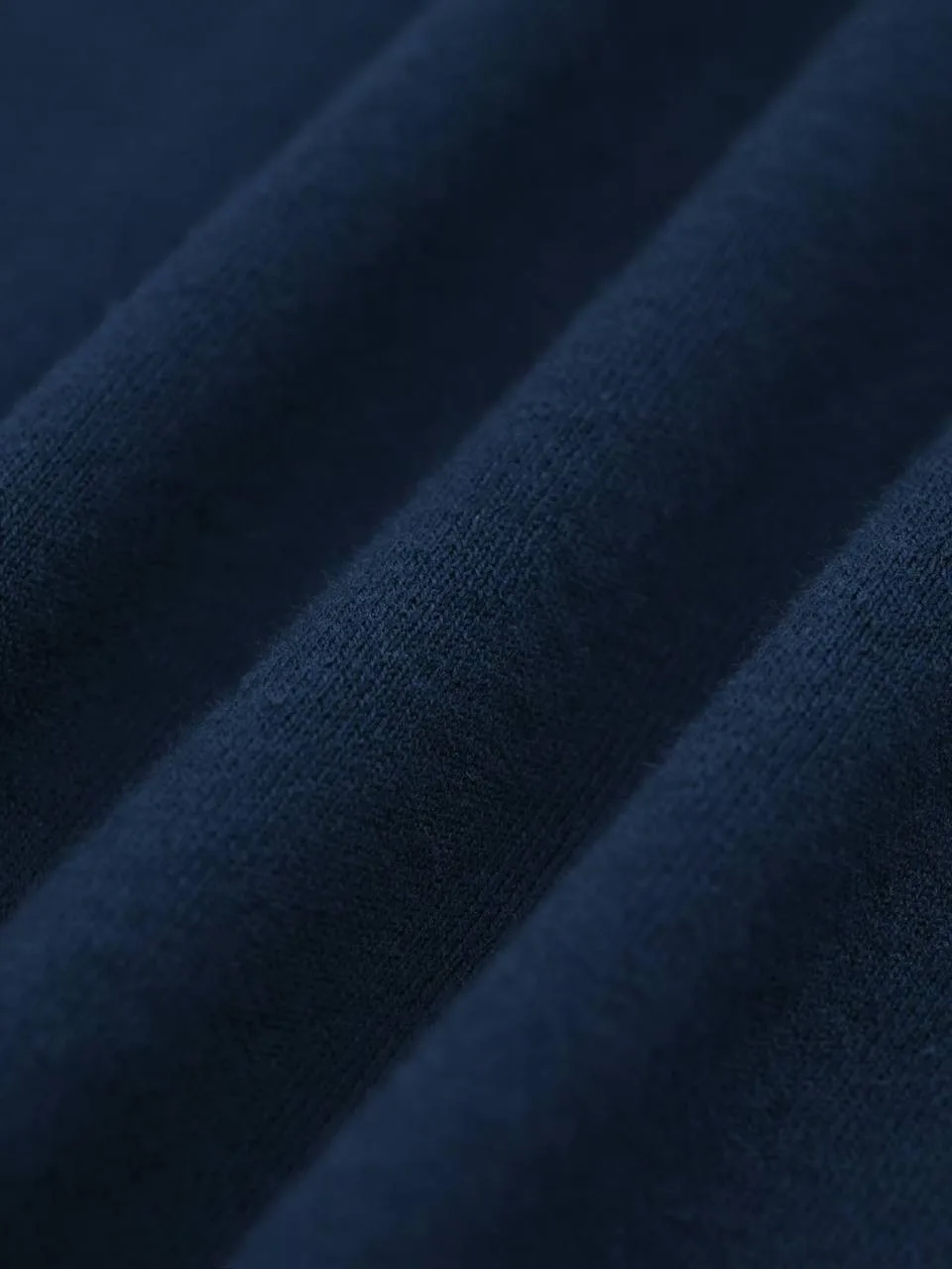Футболка вязаная Loro Piana с бордовой вышивкой — фото 4