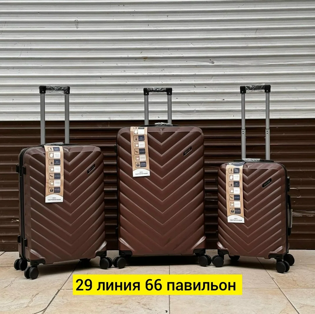 Набор из трёх чемоданов на 4 колёсах из прочного поликарбоната — фото 76