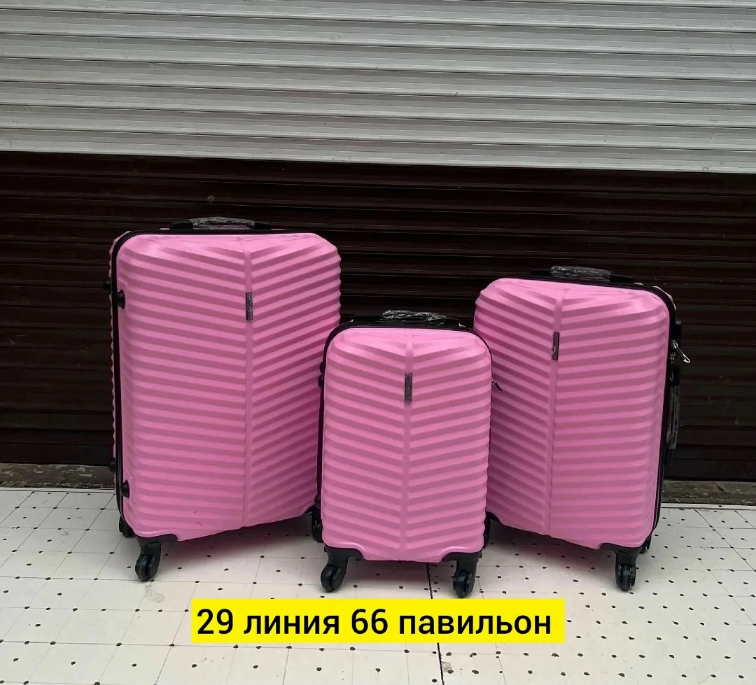 Набор из трёх чемоданов из прочного противоударного поликарбоната с поворотными колёсами на 360 — фото 1