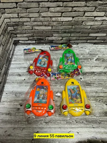 Пластиковая игрушка в форме ракеты для водных игр — фото 5