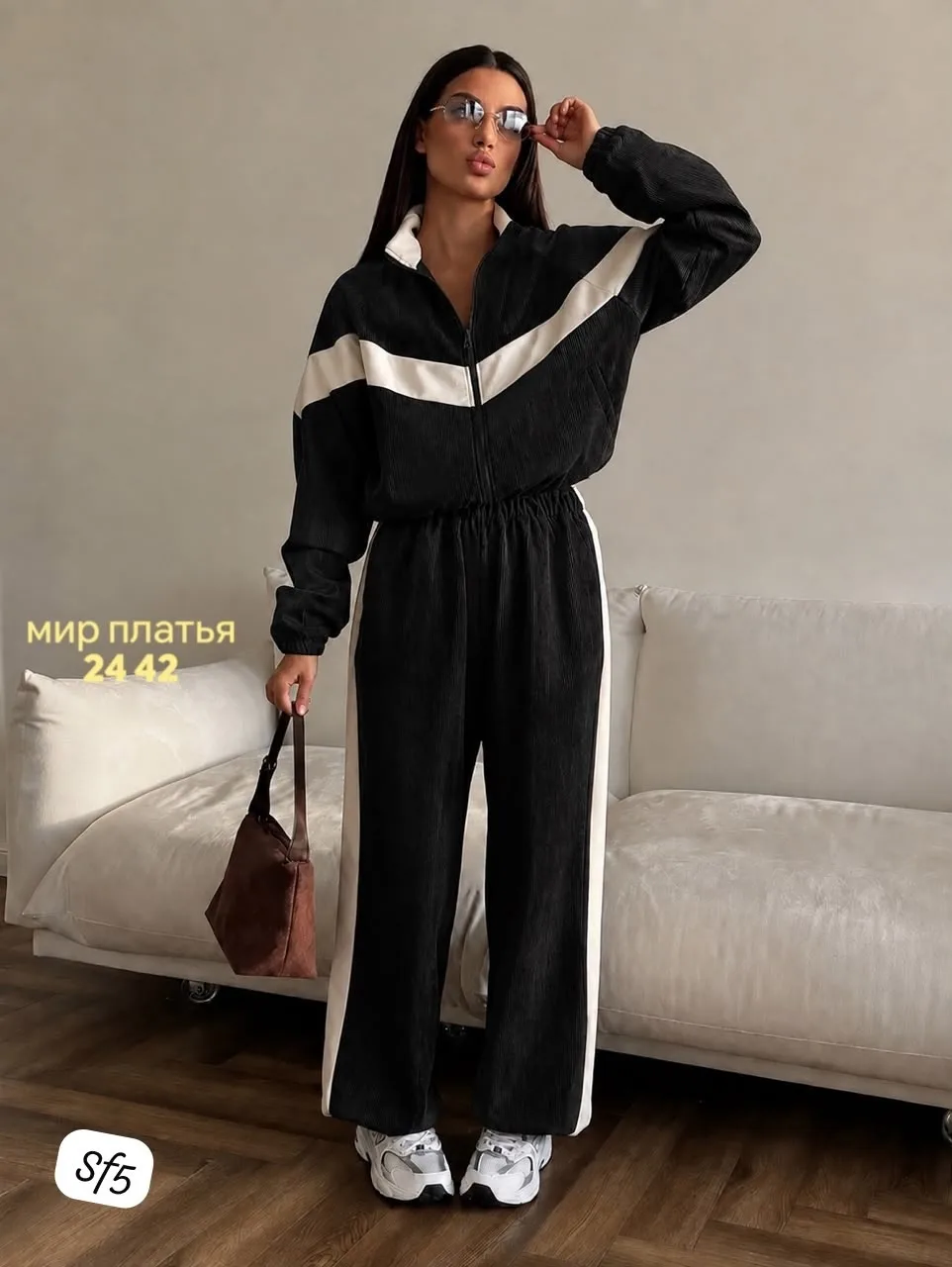 Костюм из вельвета с удобной кулиской на штанах и кофте — фото 4