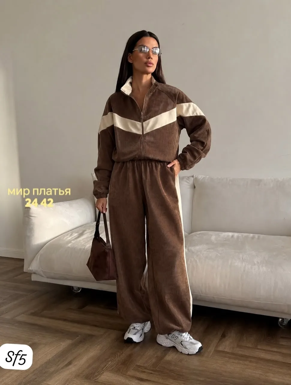 Костюм из вельвета с удобной кулиской на штанах и кофте — фото 5