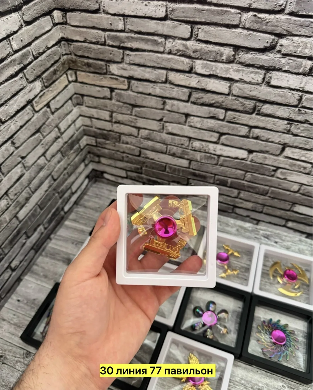 Игрушка-спиннер из металла с яркими цветами — фото 6