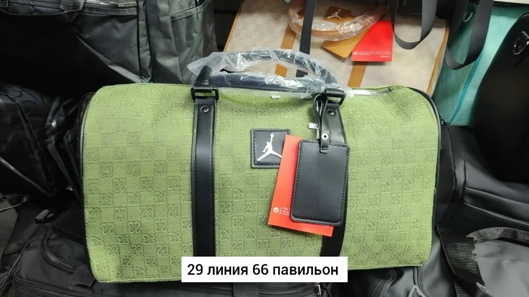 Спортивная сумка из водонепроницаемой ткани с регулируемым плечевым ремнем — фото 8