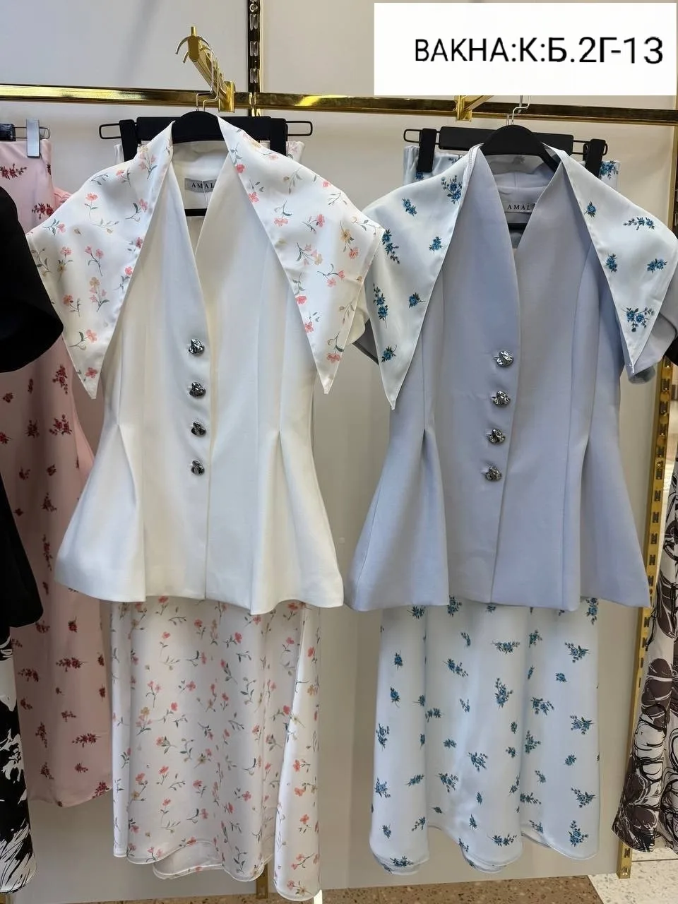 Комплект из пиджака, юбки и платочка в одном — фото 9