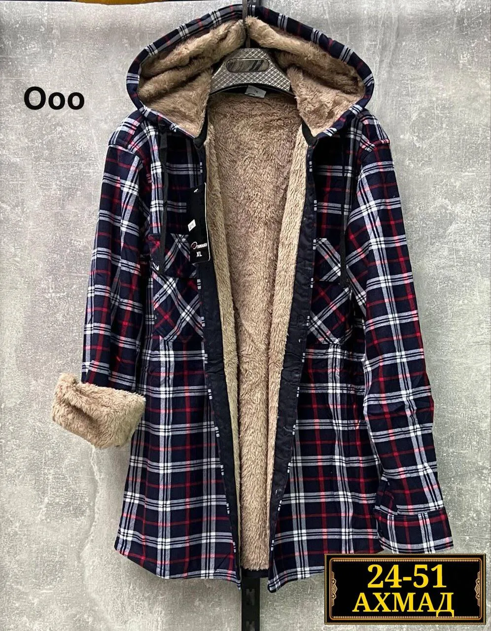 Рубашка с капюшоном из клетчатого хлопка с меховым подкладом рукавов — фото 3
