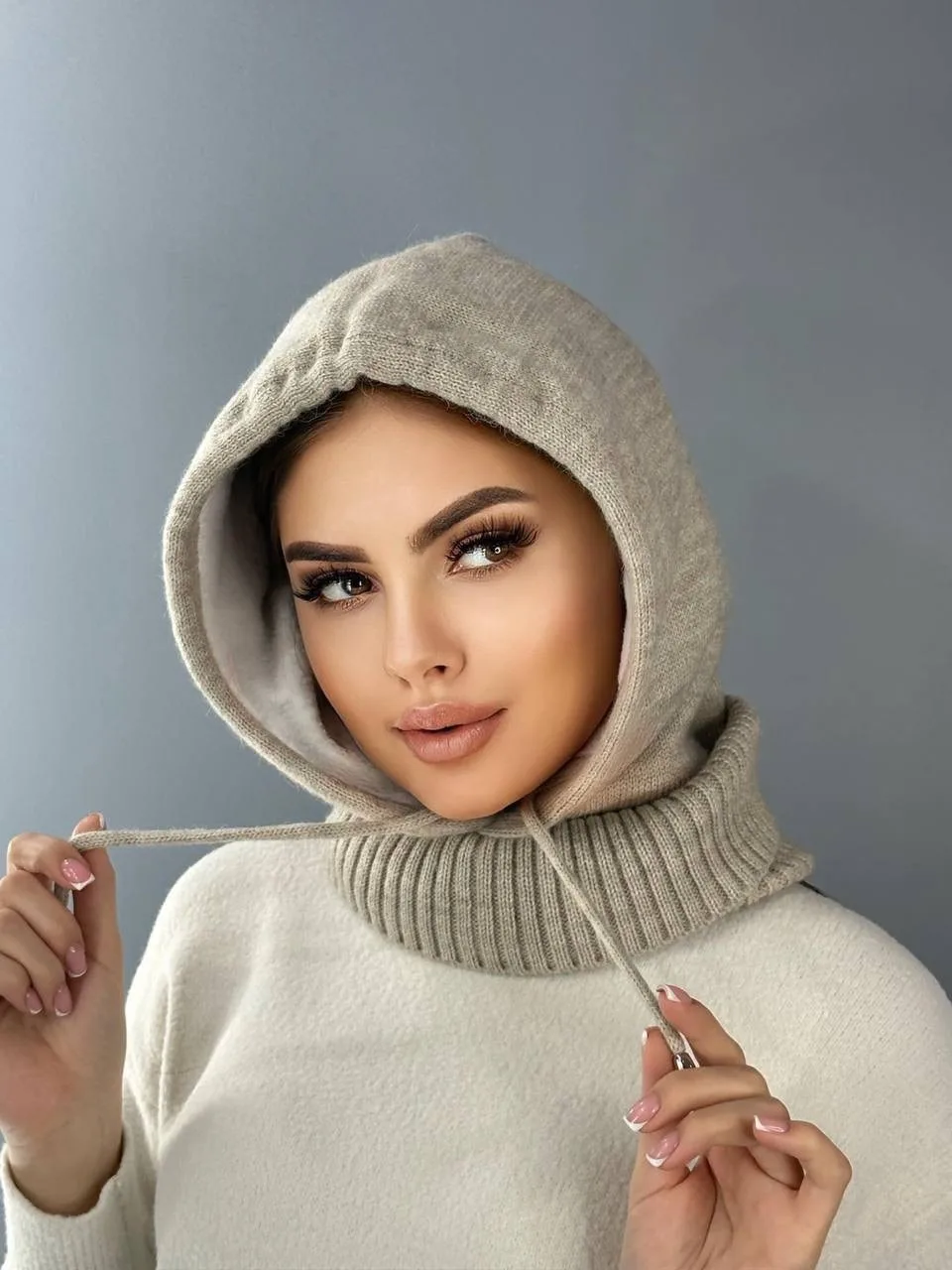 Капор женский из шерсти и акрила — фото 1
