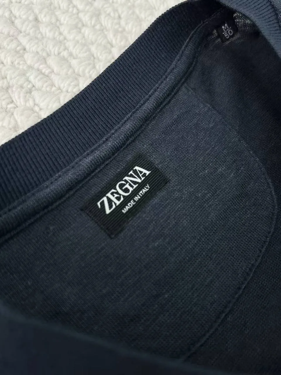 Футболка Zegna из 100 льна с боковыми разрезами — фото 9