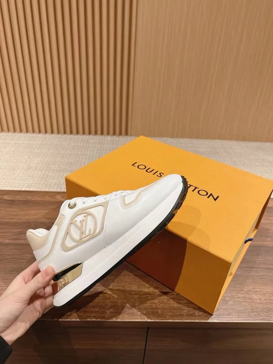 Louis Vuitton Run Away Neo женские кроссовки — фото 1