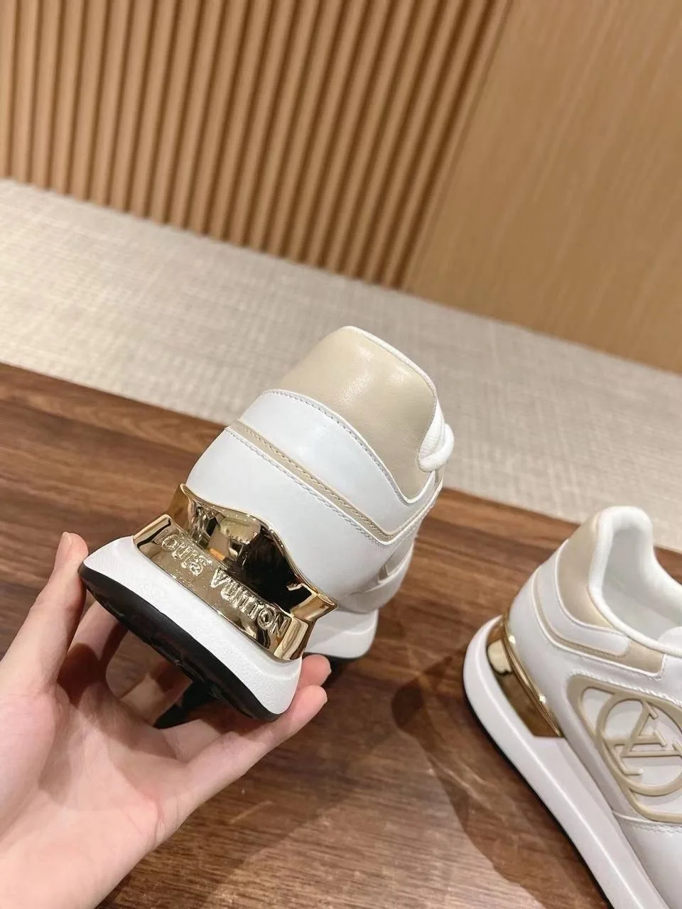 Louis Vuitton Run Away Neo женские кроссовки — фото 3
