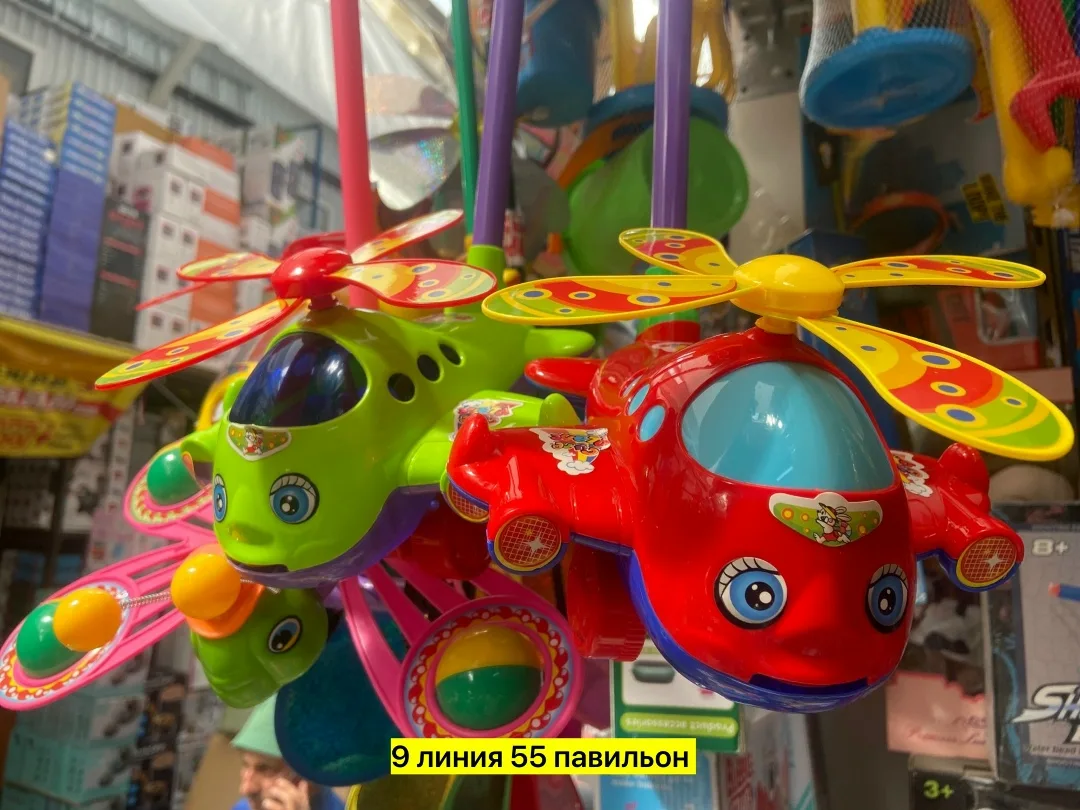 Игрушка-каталка в виде вертолёта из пластика — фото 4