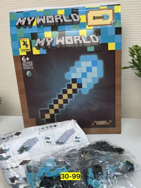 Игрушка из пластика в виде оружия из игры — фото 11