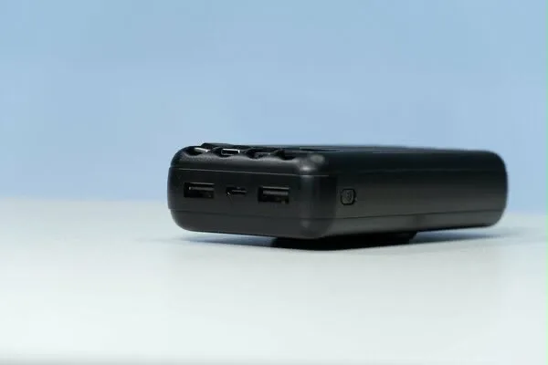 Рюкзак Портативный аккумулятор с 3 кабелями 10000 mAh — фото 4