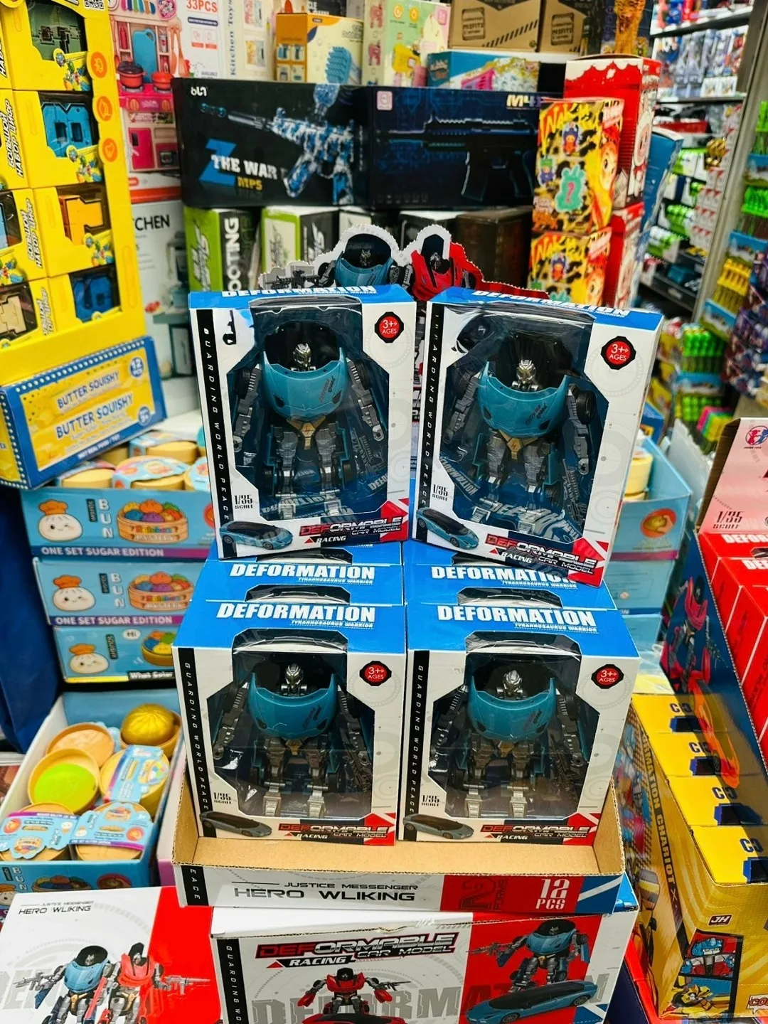 Игрушечный робот-трансформер в виде машины — фото 3