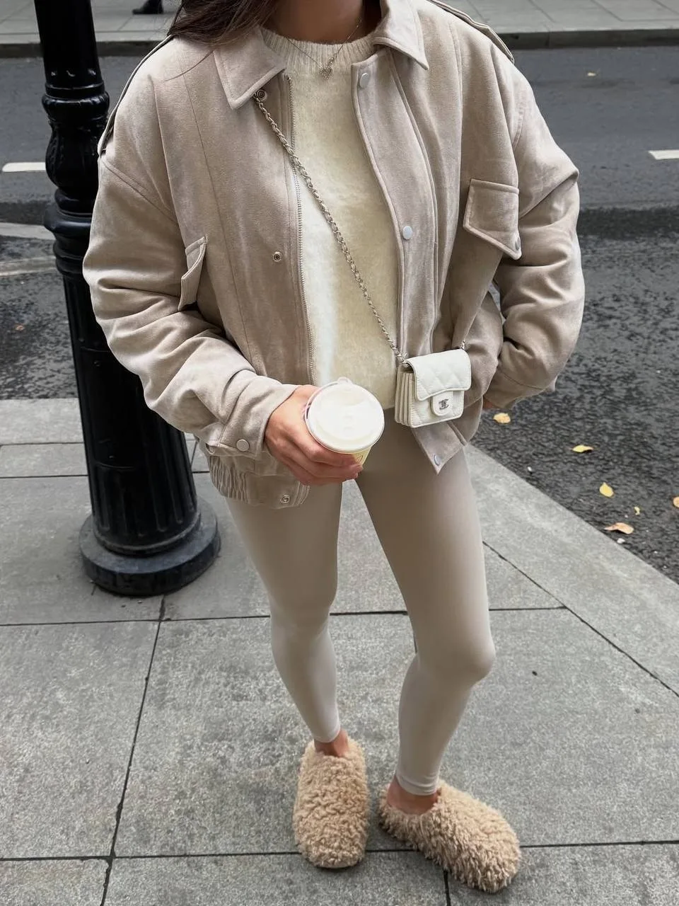 Лёгкий бомбер из эластичного спандекса — фото 2