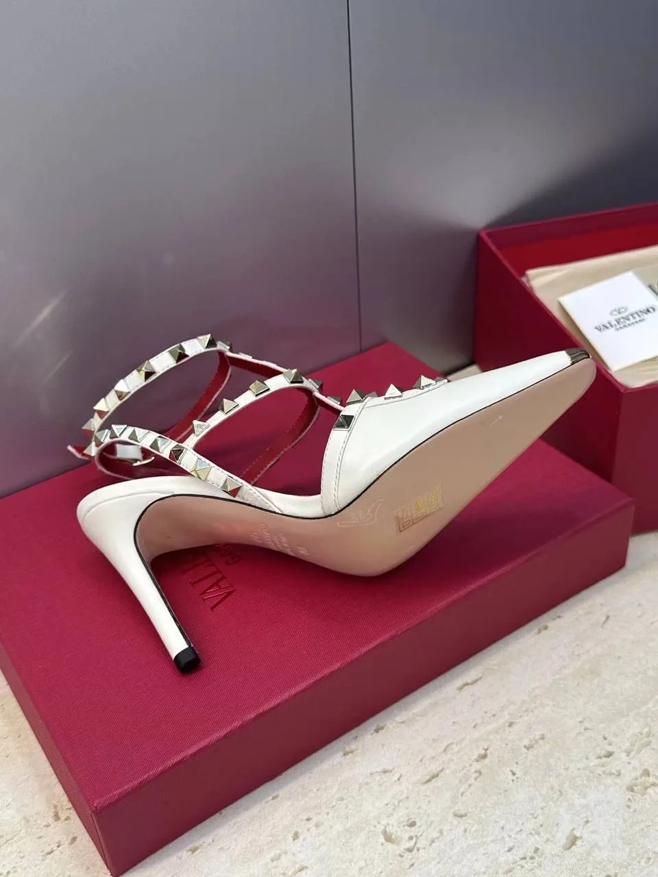 Ботинки женские Valentino Rockstud Kidskin Pumps Каталог нашей — фото 3