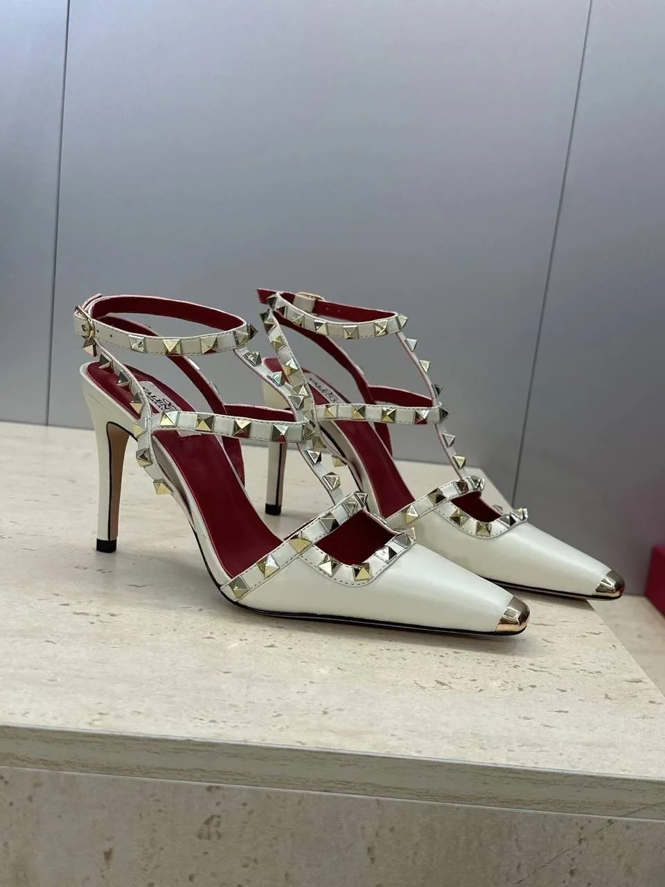 Ботинки женские Valentino Rockstud Kidskin Pumps Каталог нашей — фото 4