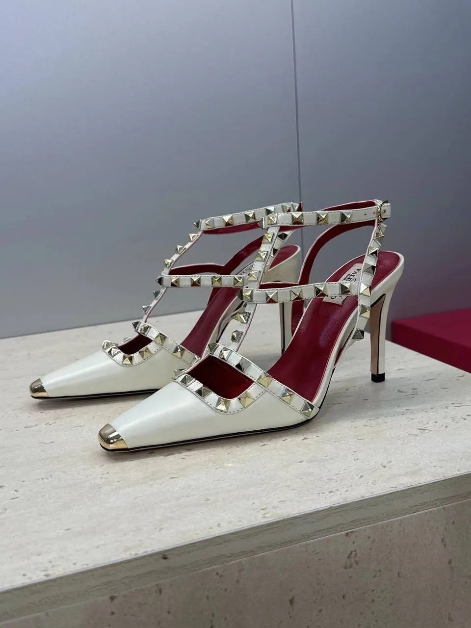 Ботинки женские Valentino Rockstud Kidskin Pumps Каталог нашей — фото 8