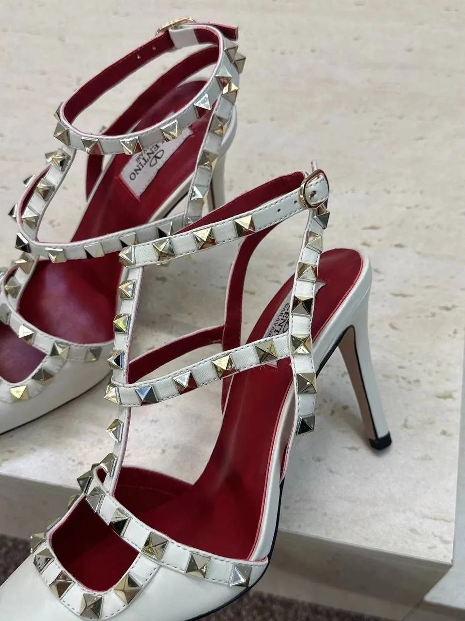 Ботинки женские Valentino Rockstud Kidskin Pumps Каталог нашей — фото 10
