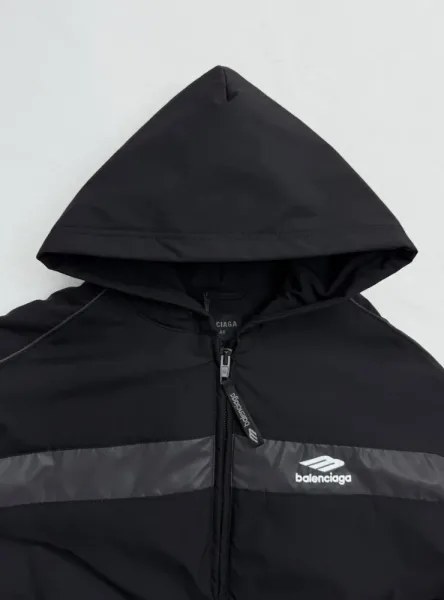 Мужская ветровка BALENCIAGA из прочной ткани Ripstop с матовым черным — фото 8